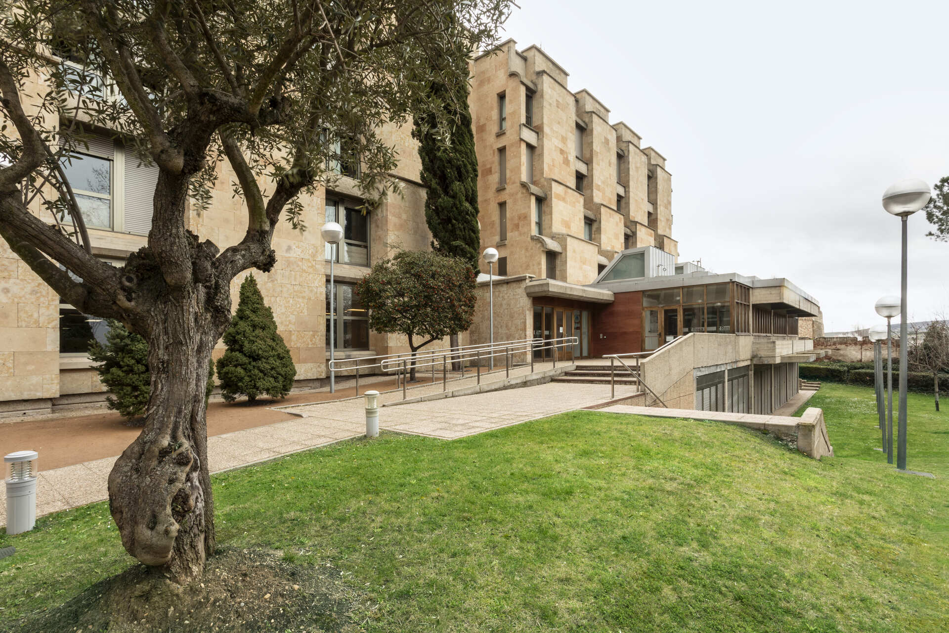 Residencia Universitaria Resa Hernán Cortés