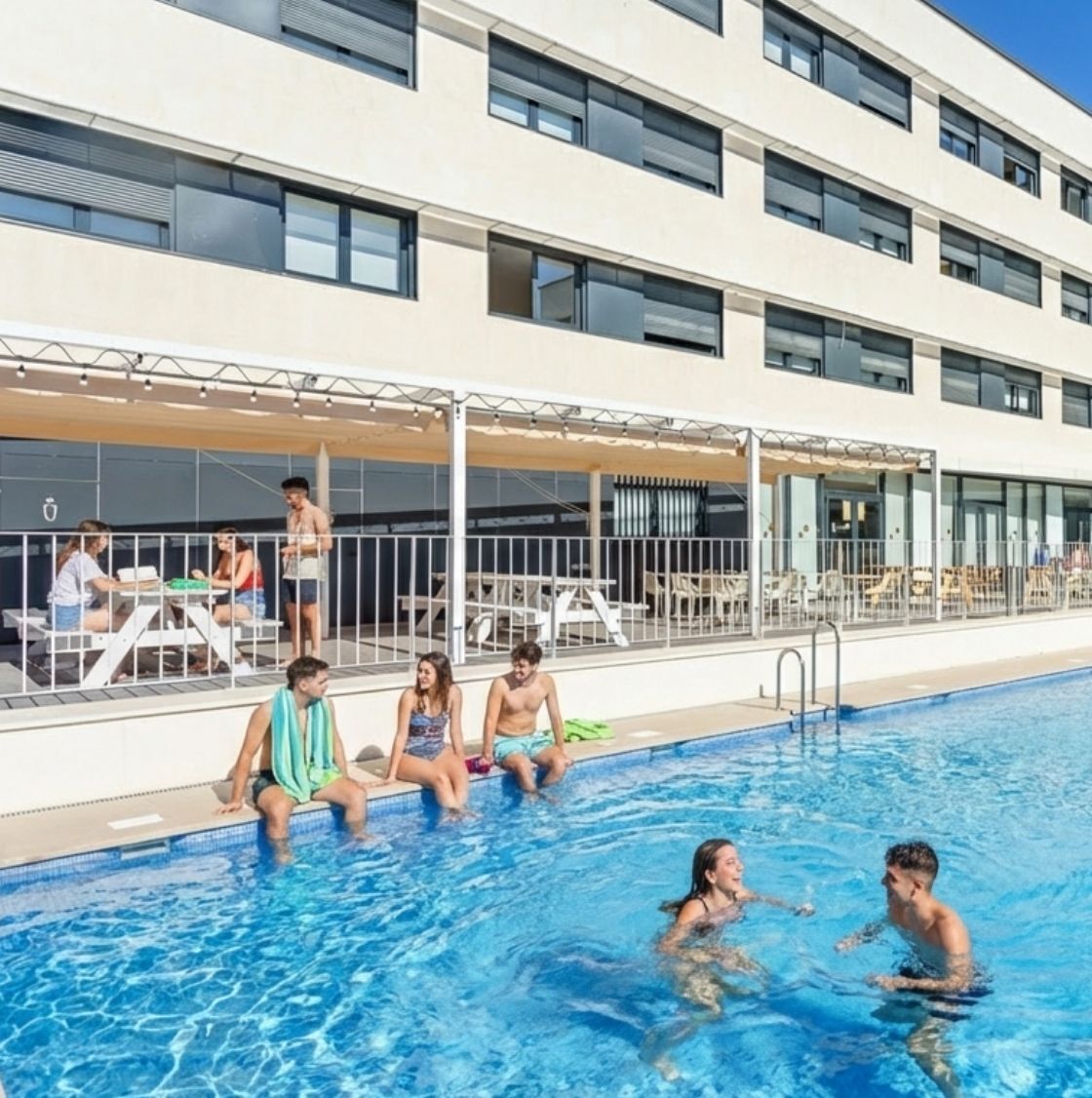Piscina en Resa Campus Malaga
