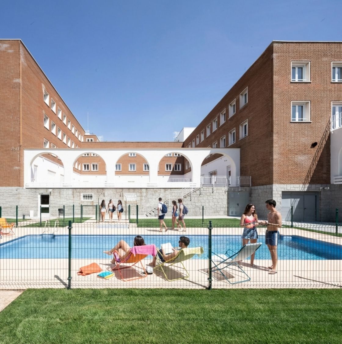 Piscina en Resa Miguel Antonio Caro