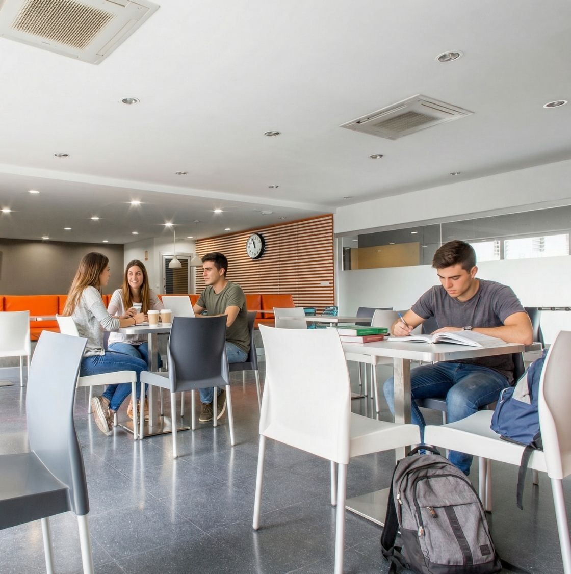 Sala de ocio en Resa Rector Ramón Carande