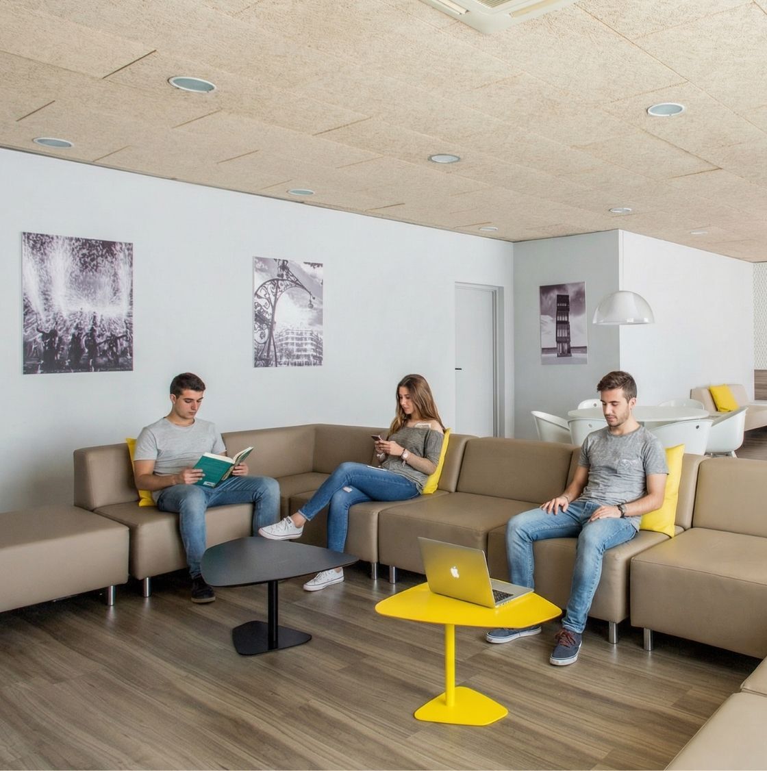Sala de ocio en Resa Torre Girona